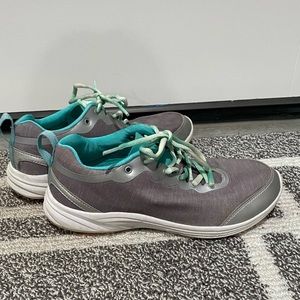 Vionic Tennis shoes